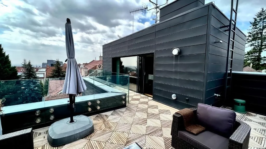 Apartmán se saunou a terasou s výhledem na Brno