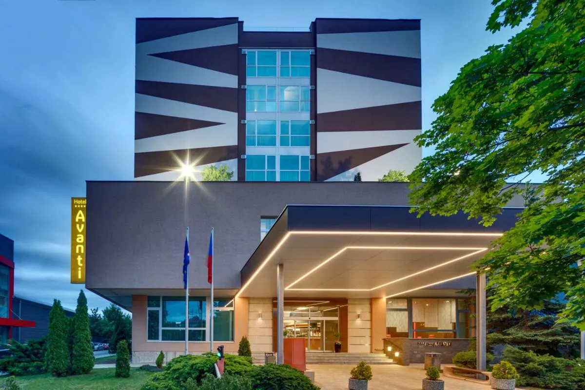 Avanti Hotel — 3