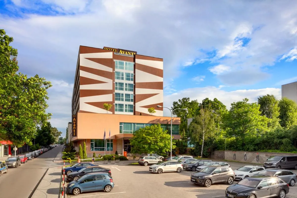 Avanti Hotel — 4