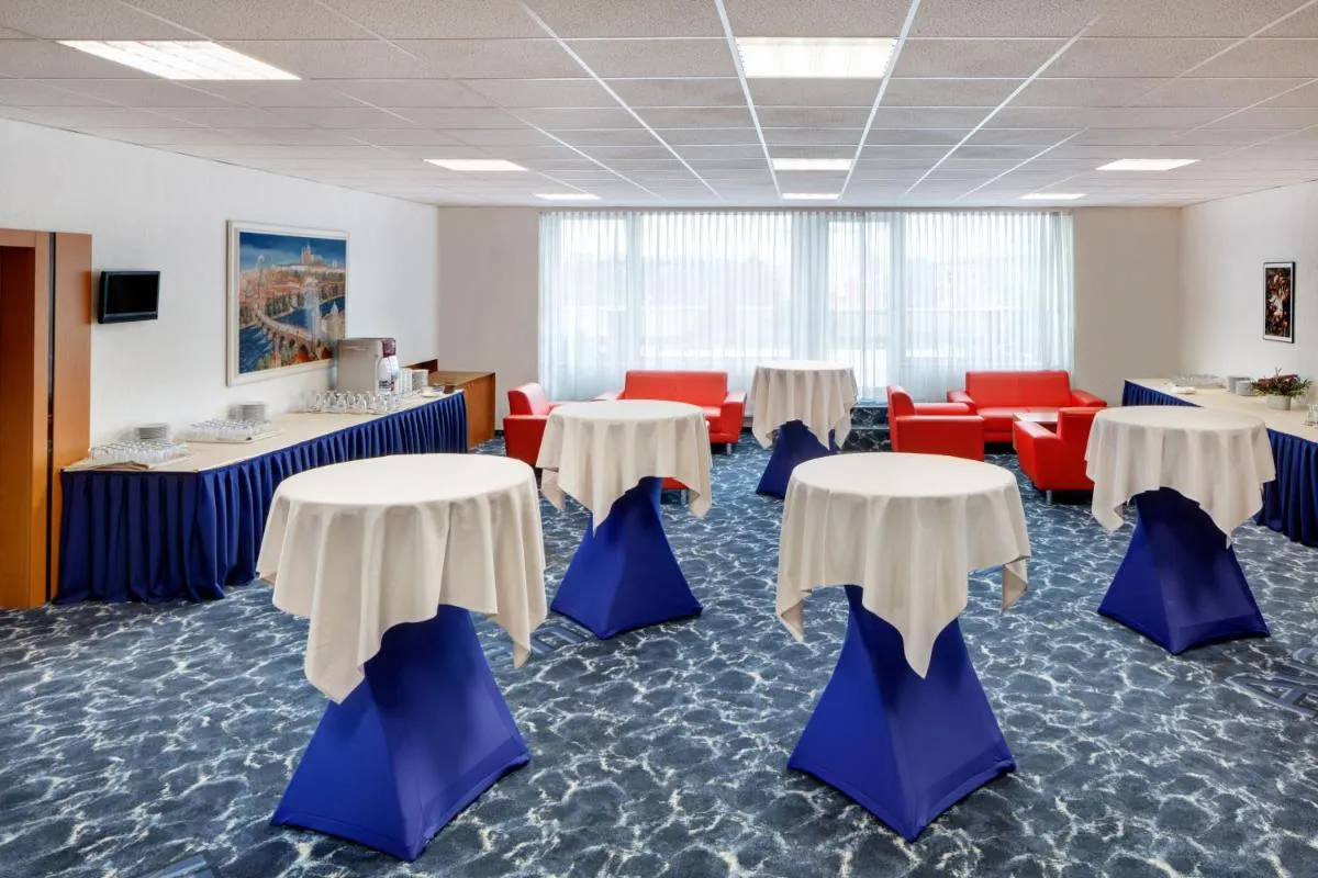 Avanti Hotel — 7