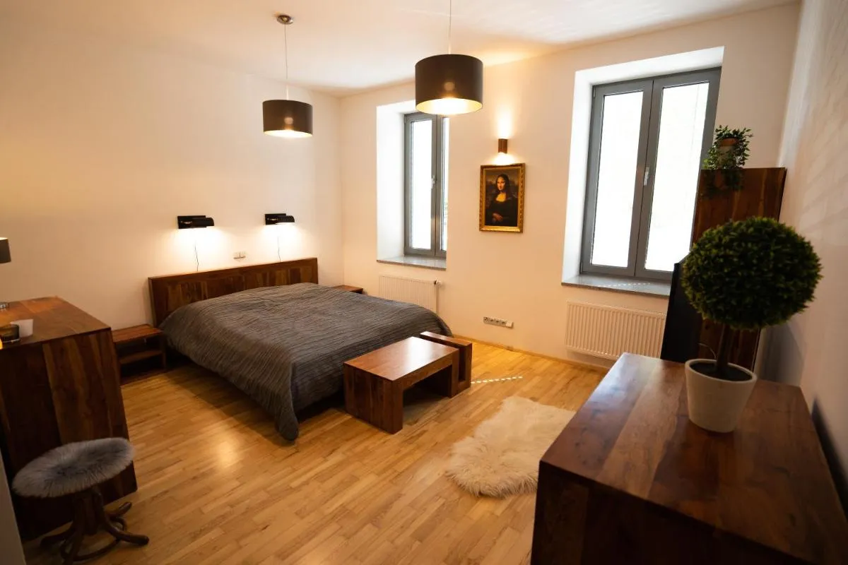 Black Field Apartment — 3