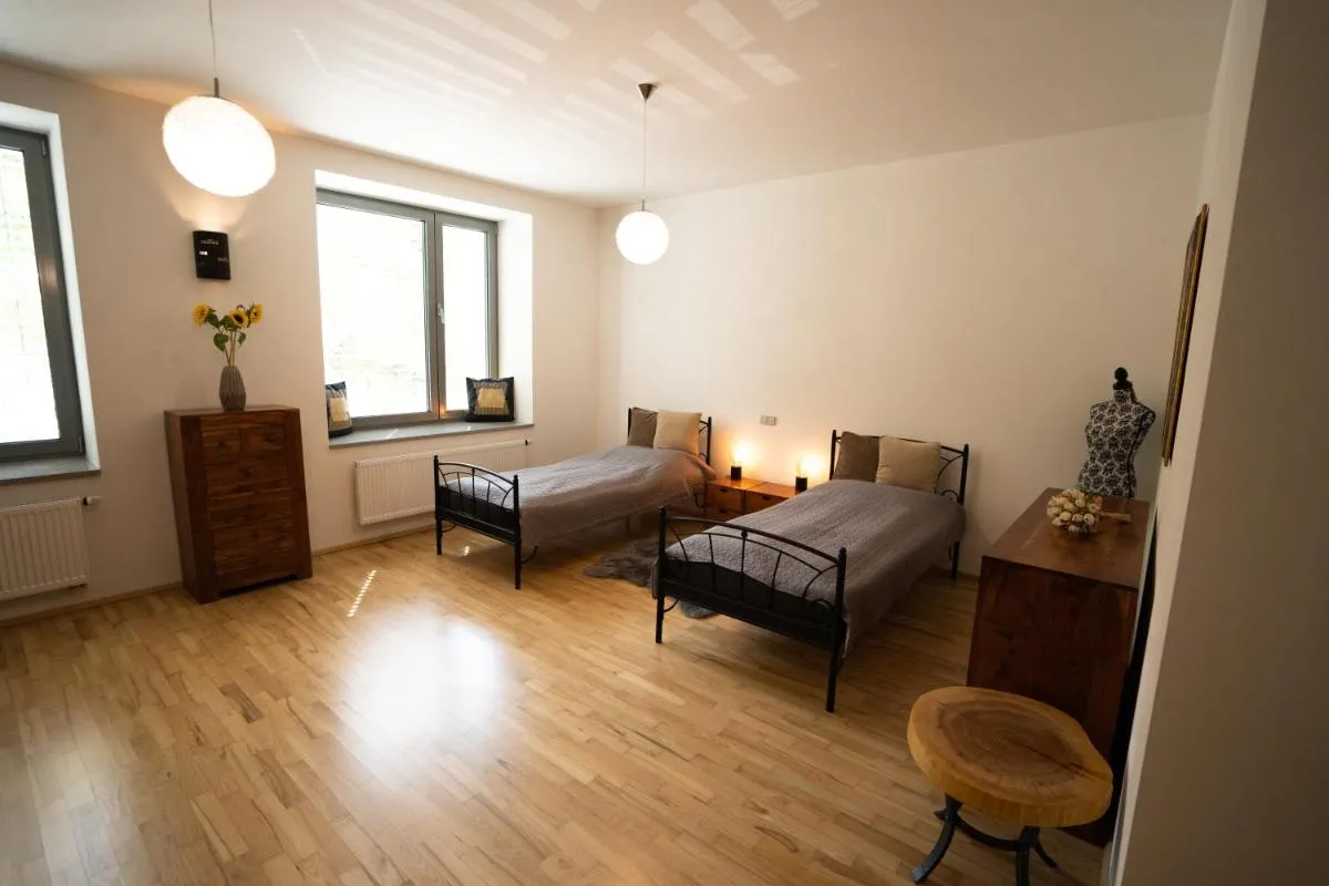 Black Field Apartment — 5