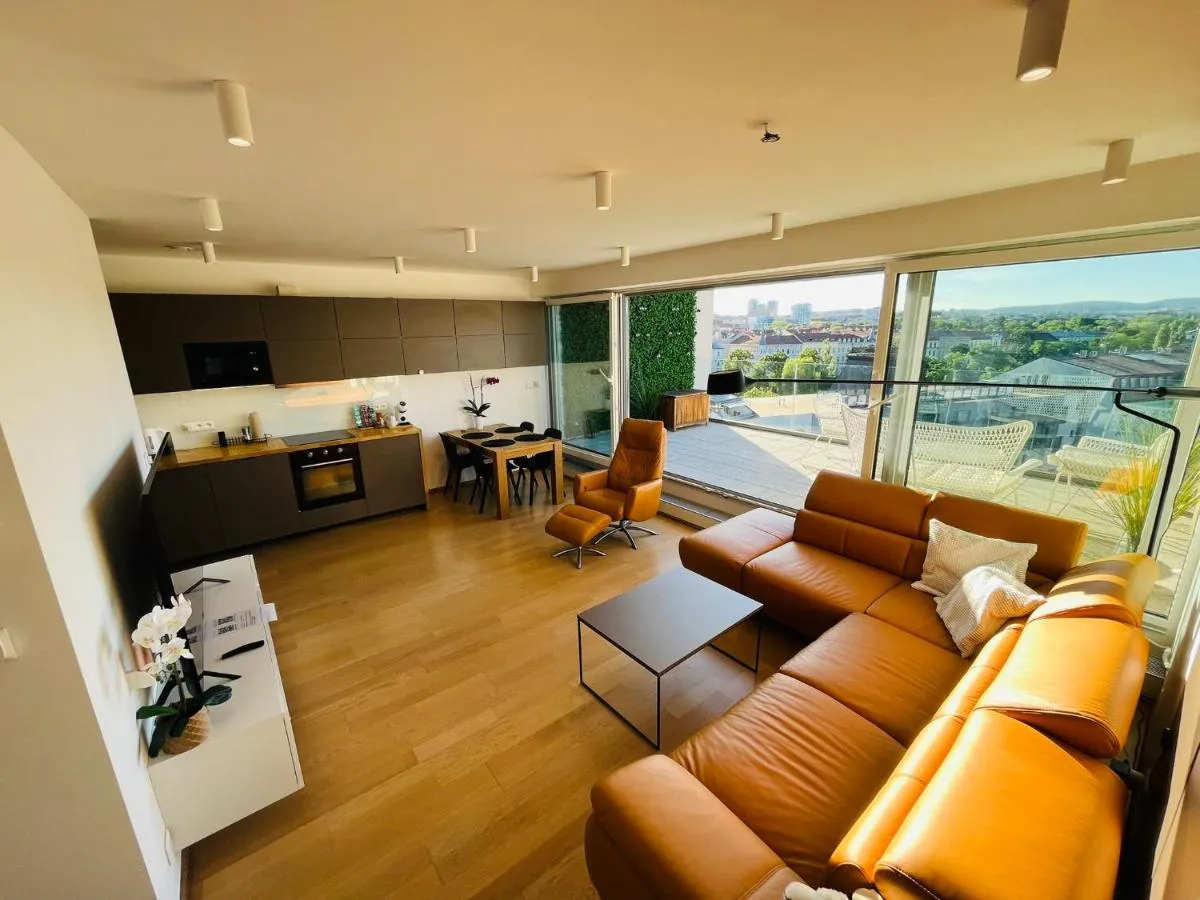 Brno City Center Apartment with parking and a big terrace — 5