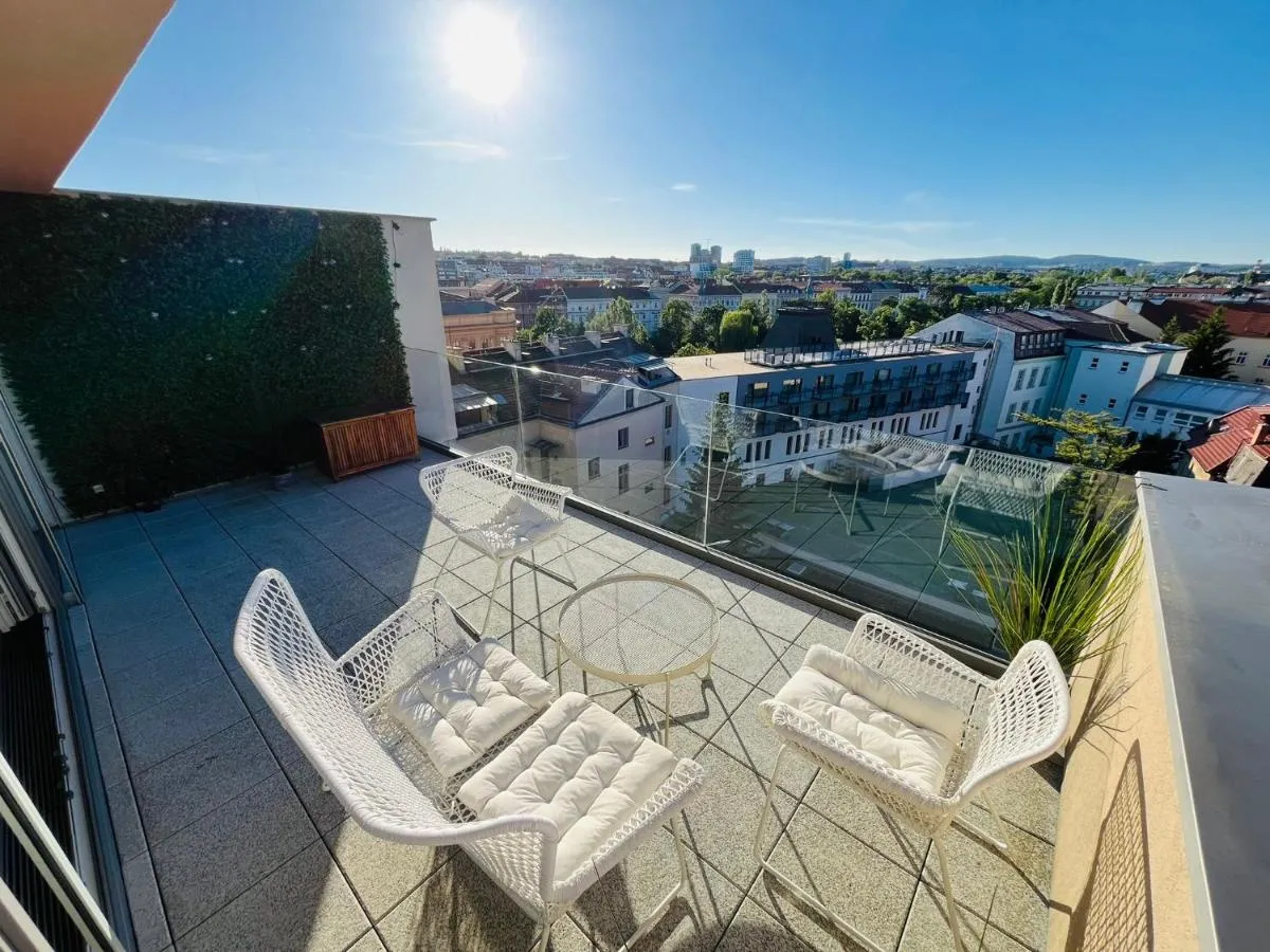 Brno City Center Apartment with parking and a big terrace — 6