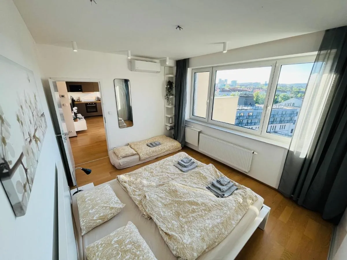 Brno City Center Apartment with parking and a big terrace — 2