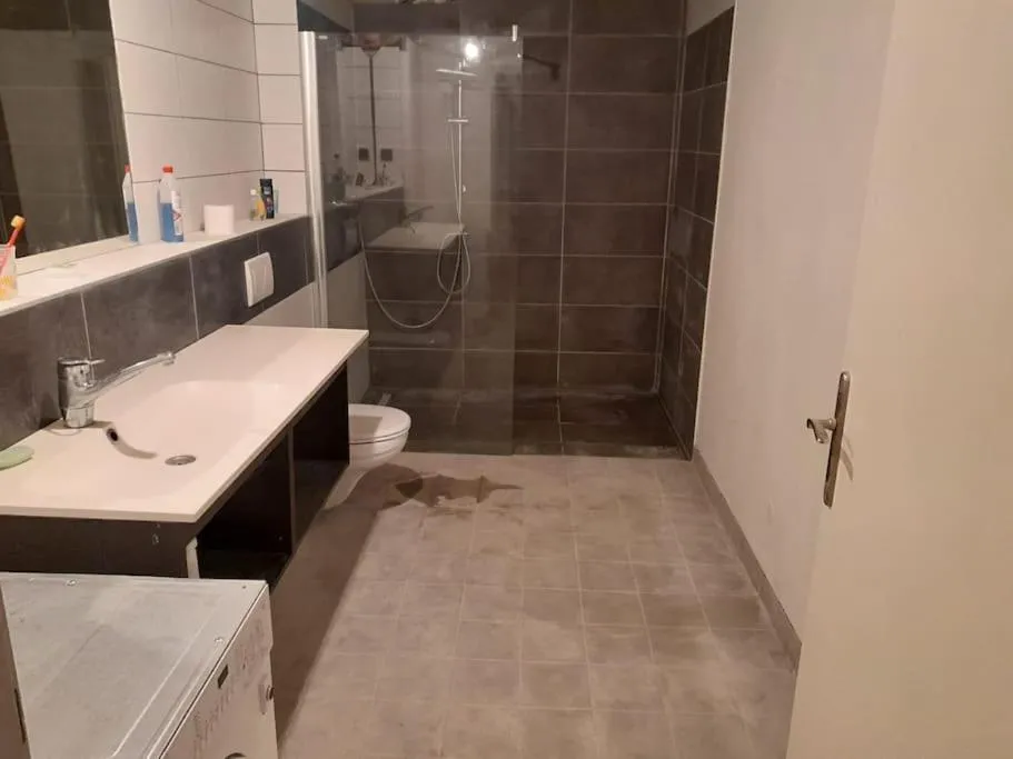 Central 2-room souterrain flat — 3