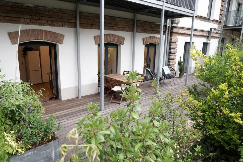 Central Park Apartments – Terrace — 3