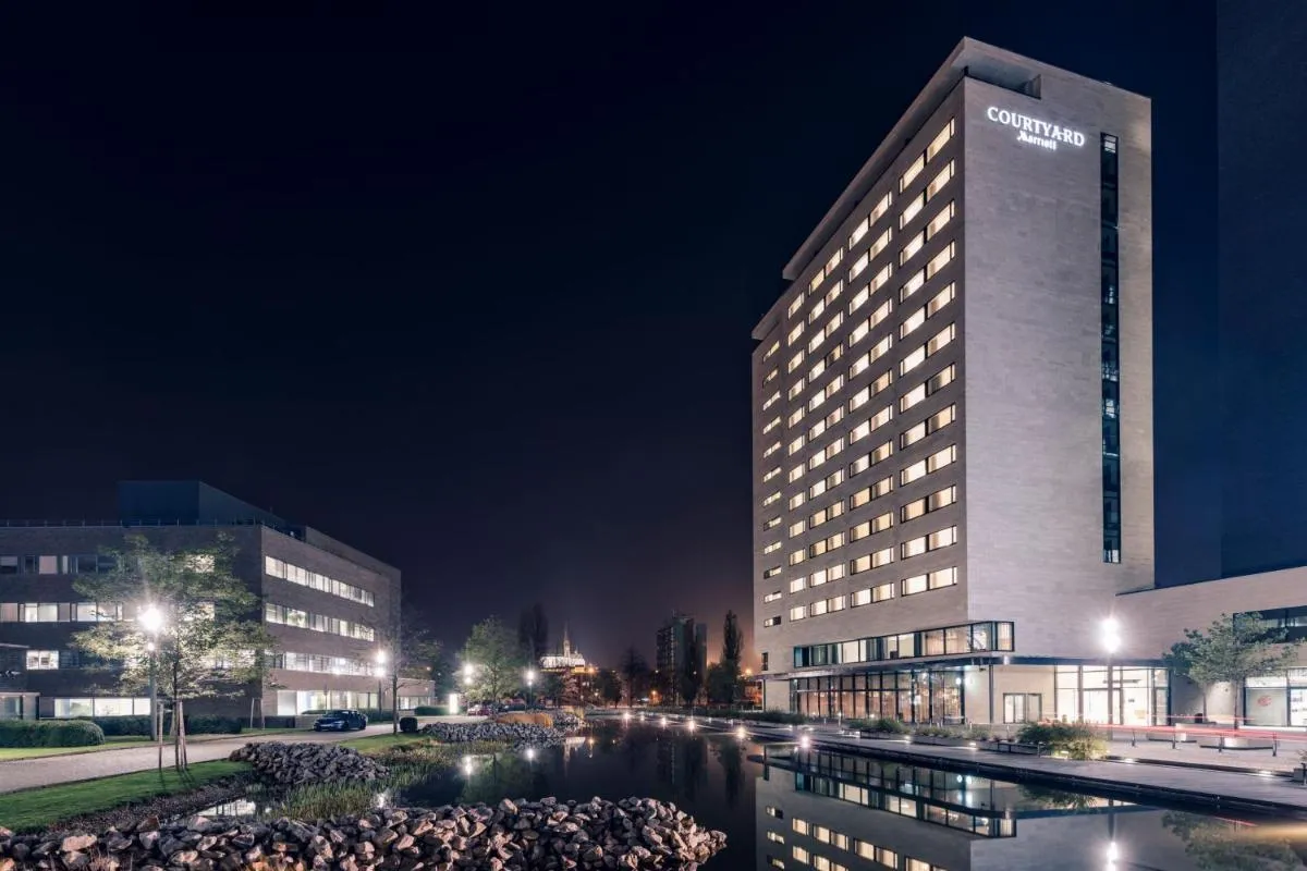 Courtyard by Marriott Brno — 5