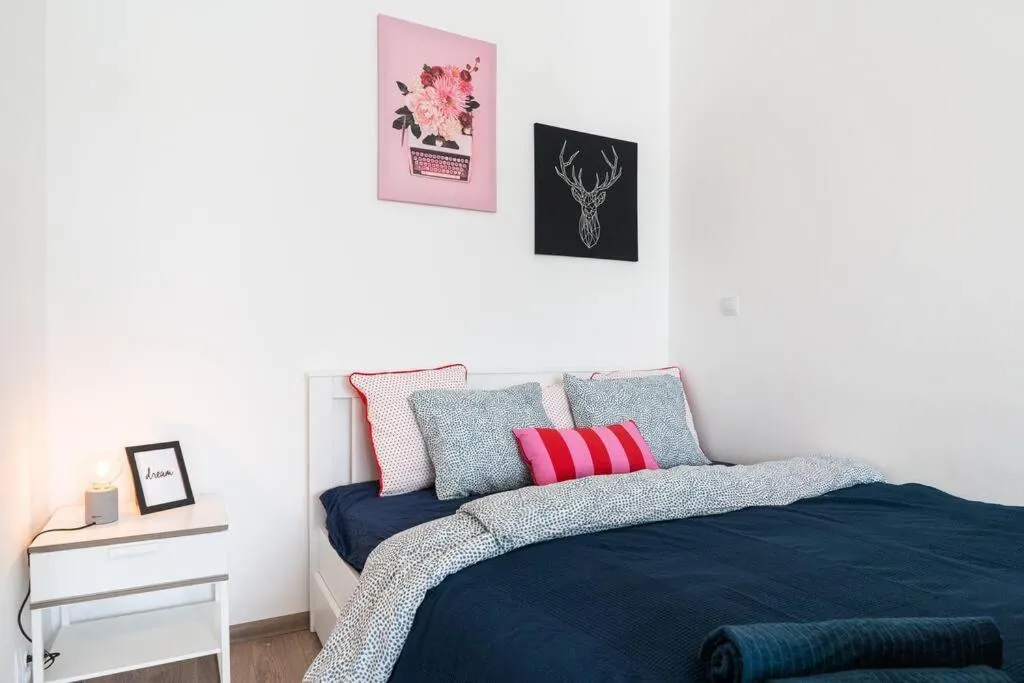 Garden View Studio with a balcony (self check in) — 7