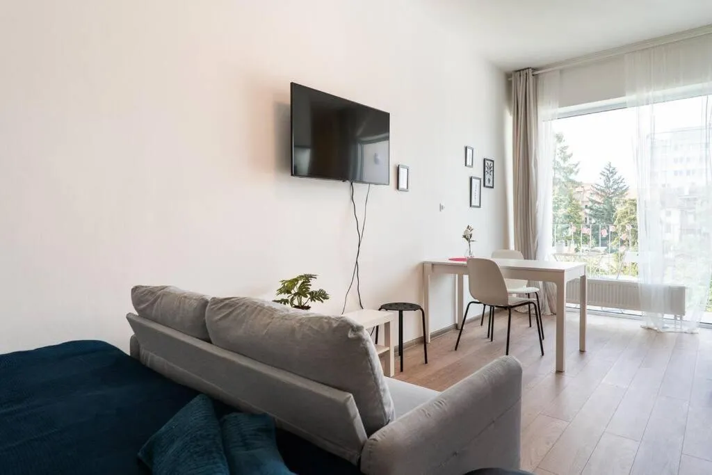 Garden View Studio with a balcony (self check in) — 5