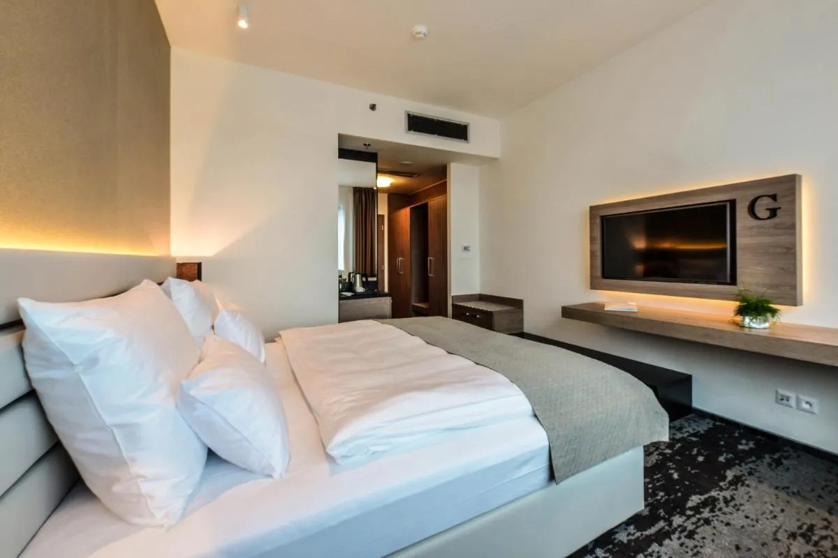 Grid Hotel — 2