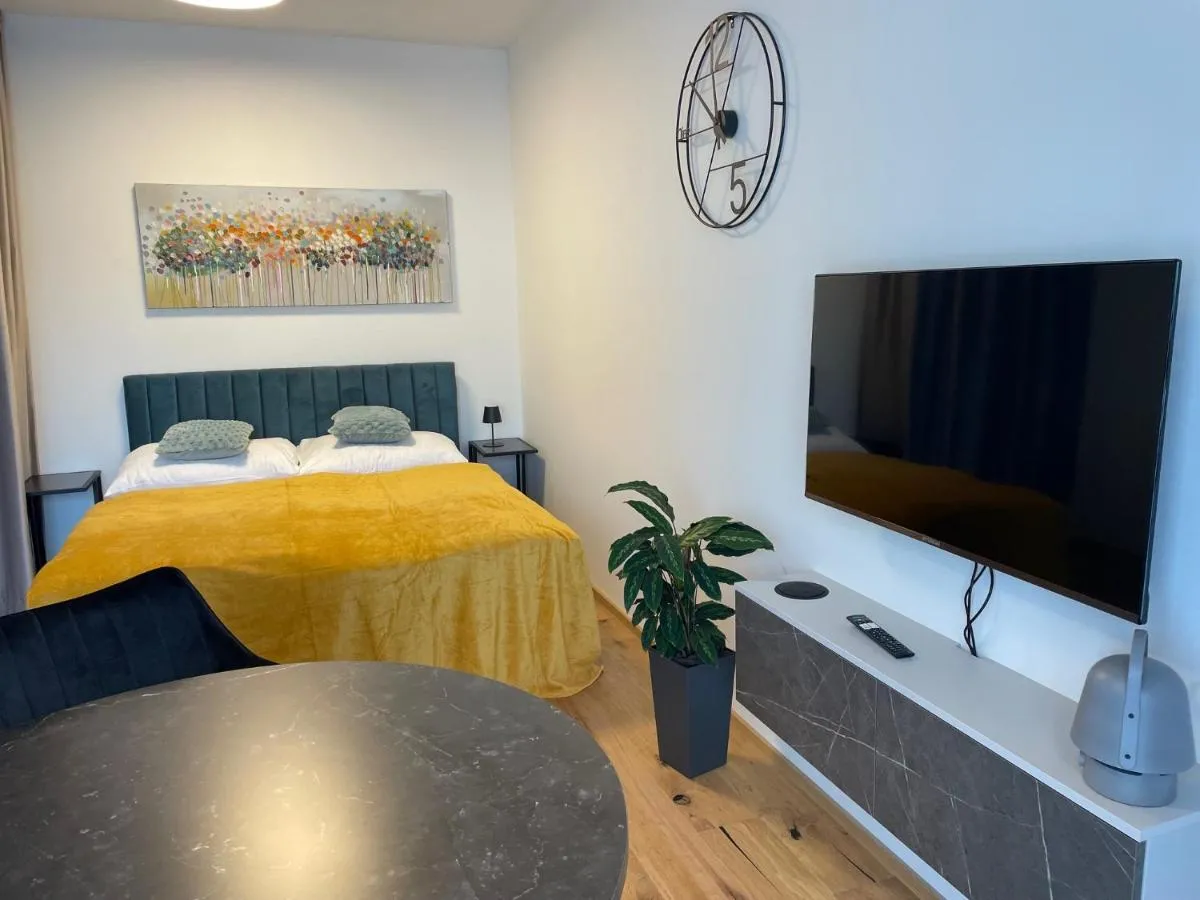 H52 Apartments — 7