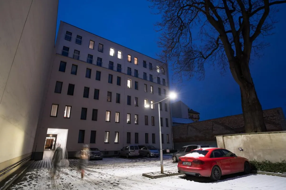 Haas Apartments Downtown with Parking — 6