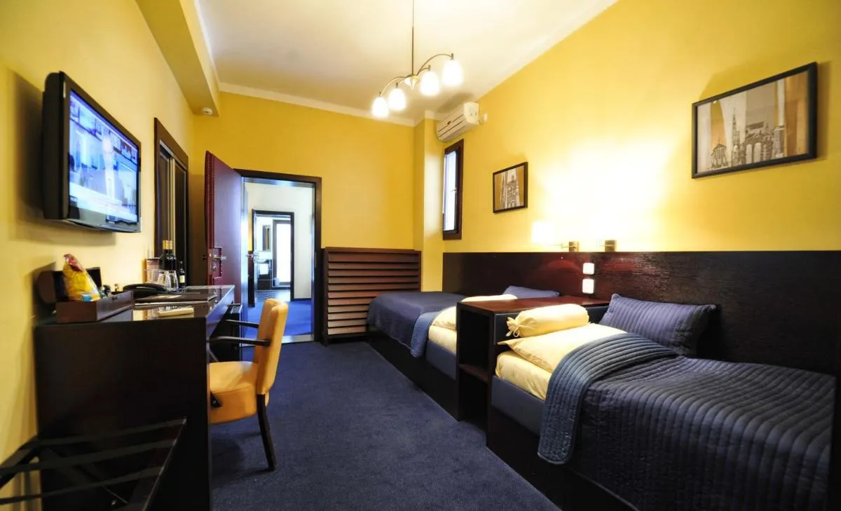 Hotel Arte — 2