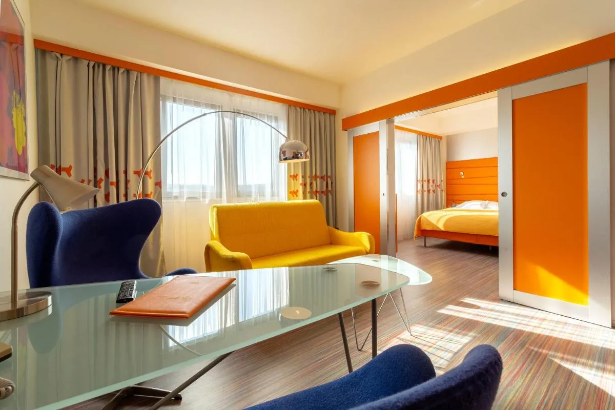Hotel Continental — 2
