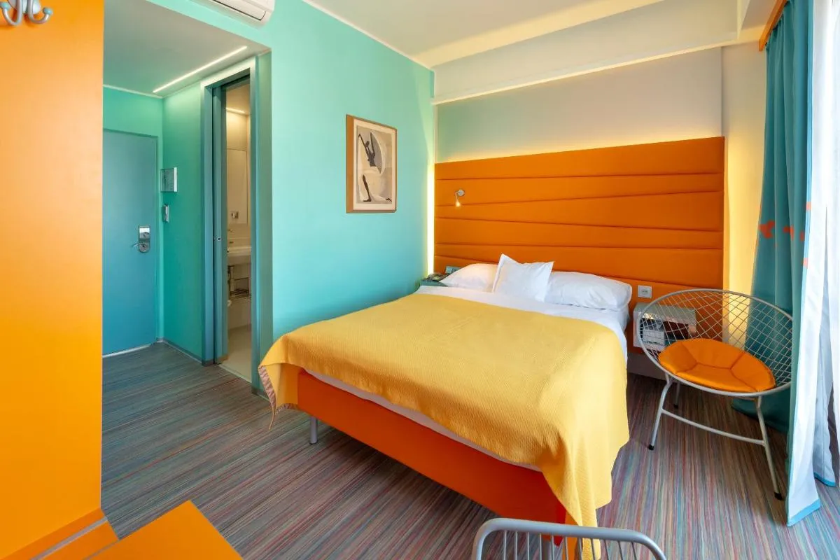 Hotel Continental — 7