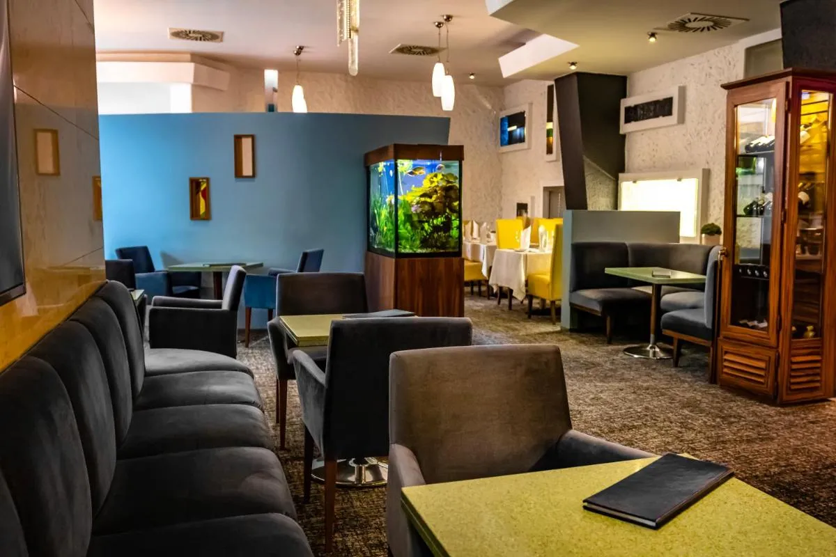 Hotel Continental — 6