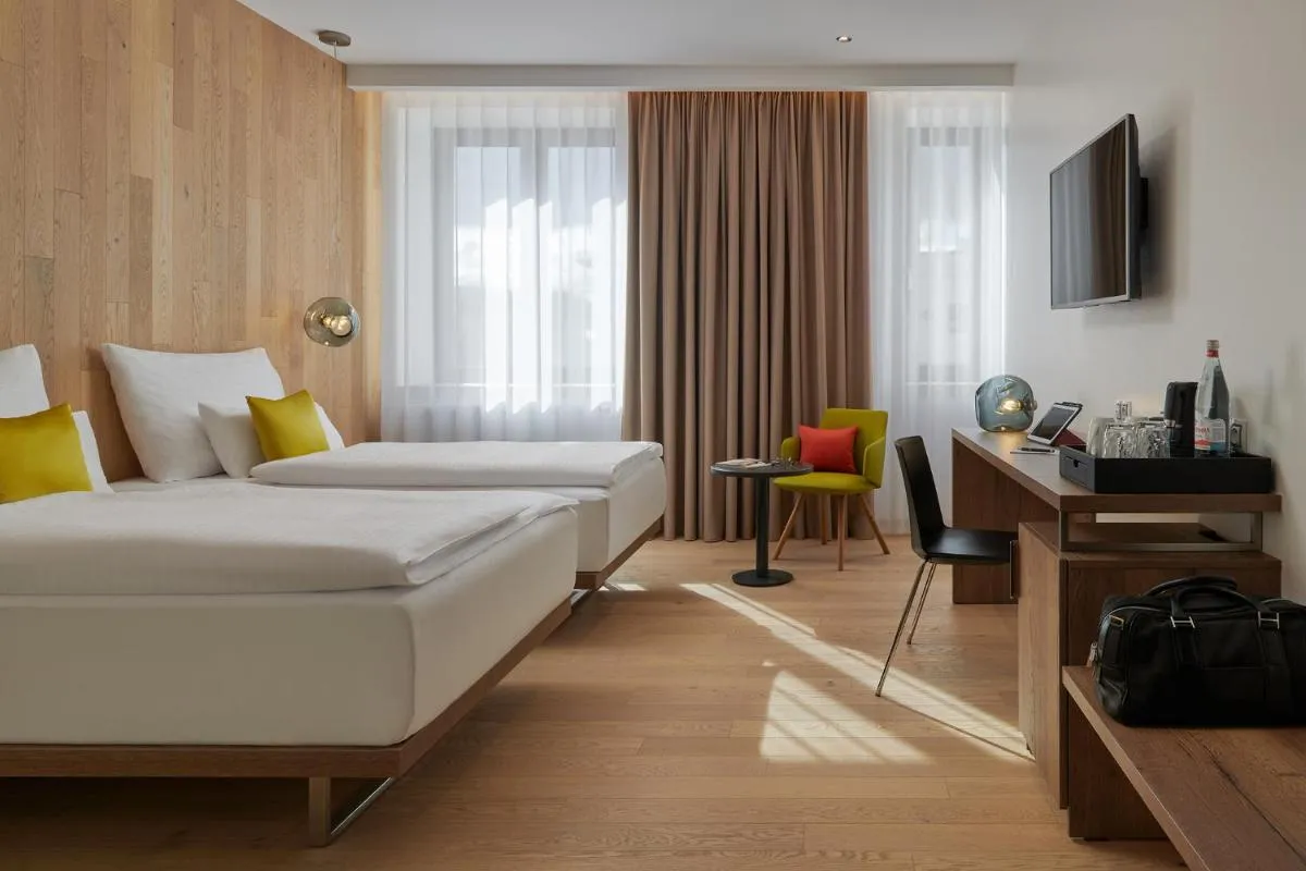 Hotel Passage — 2