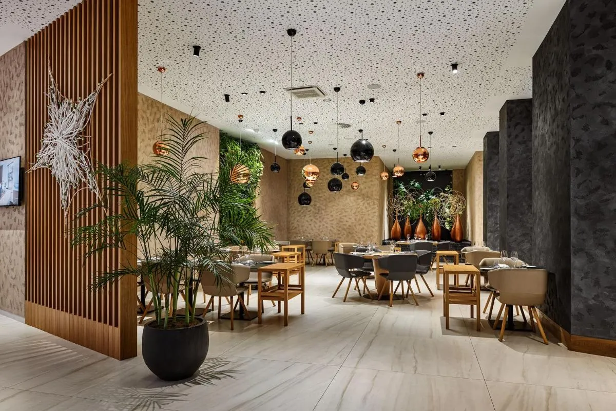 Hotel Passage — 3