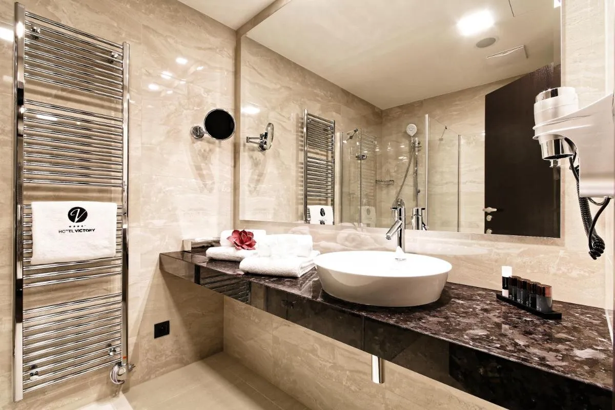 Hotel Victory — 3