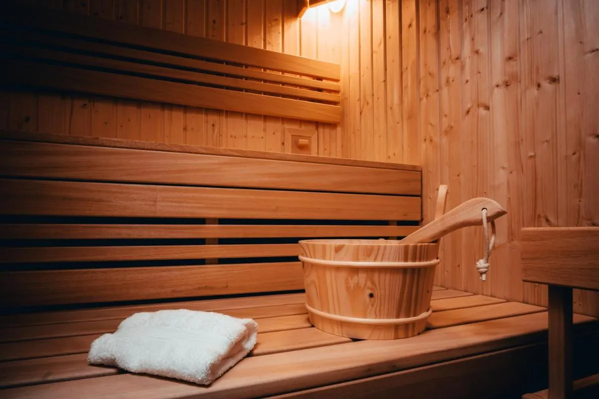 Luxury Oasis, Sauna, AC and Free Parking — 7