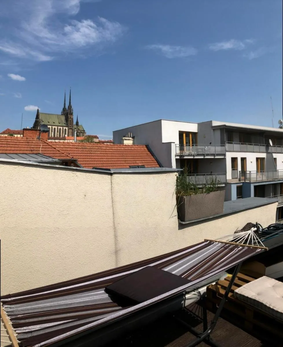 V centru mesta s vyhledem na Petra, a parkovani — 4