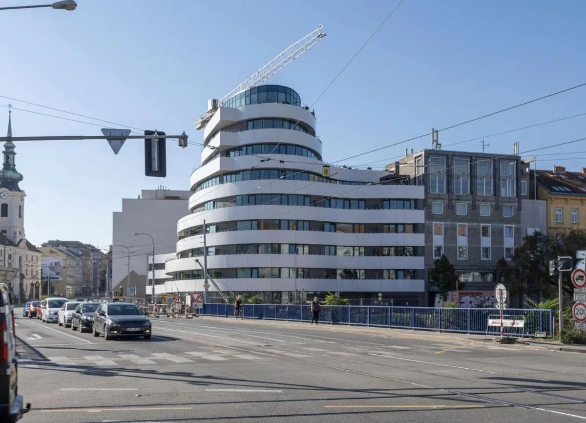 Vivien Modern City — 3