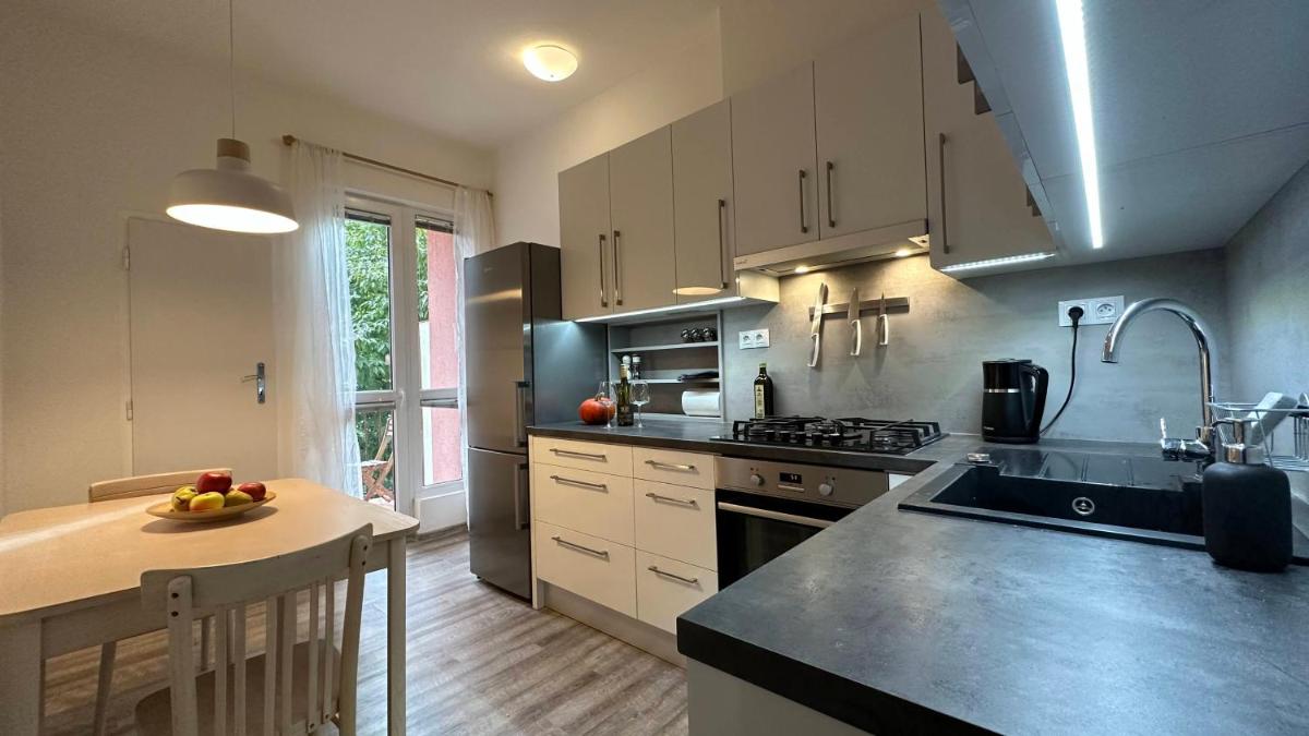 Apartmán s balkonem u parku & 15 minut do centra — 2