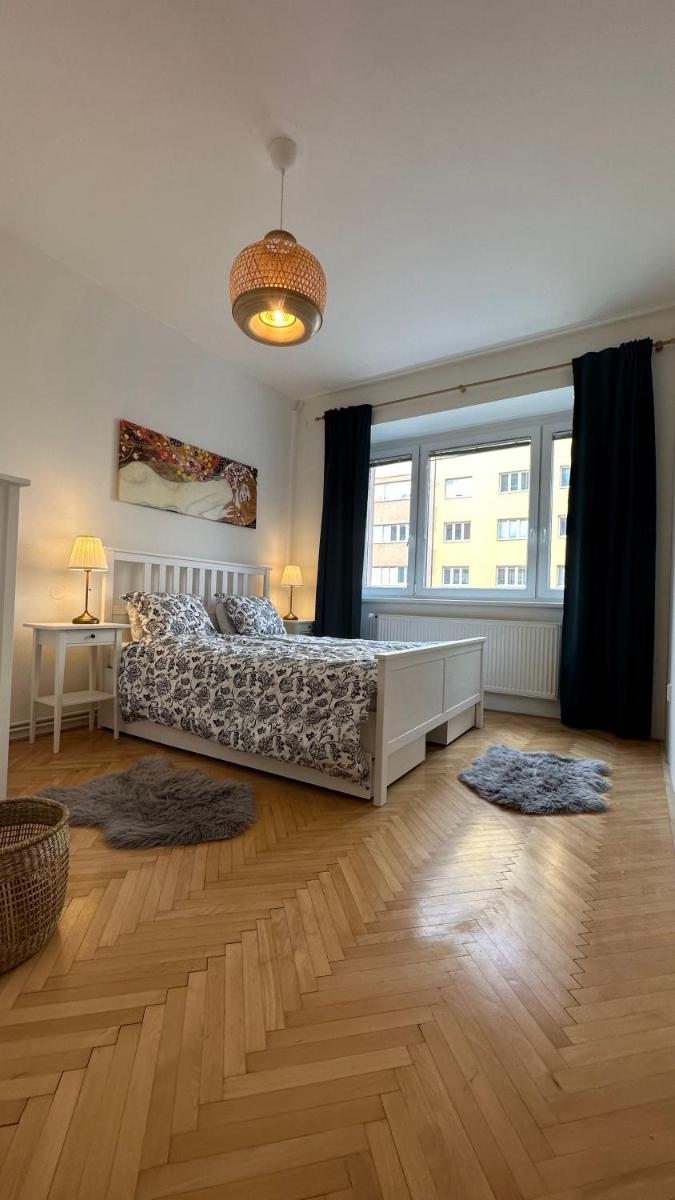 Apartmán s balkonem u parku & 15 minut do centra — 5