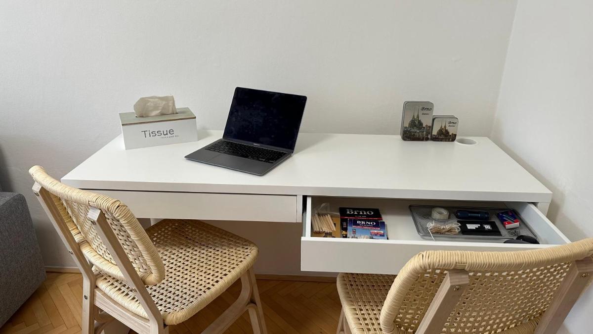 Apartmán s balkonem u parku & 15 minut do centra — 3