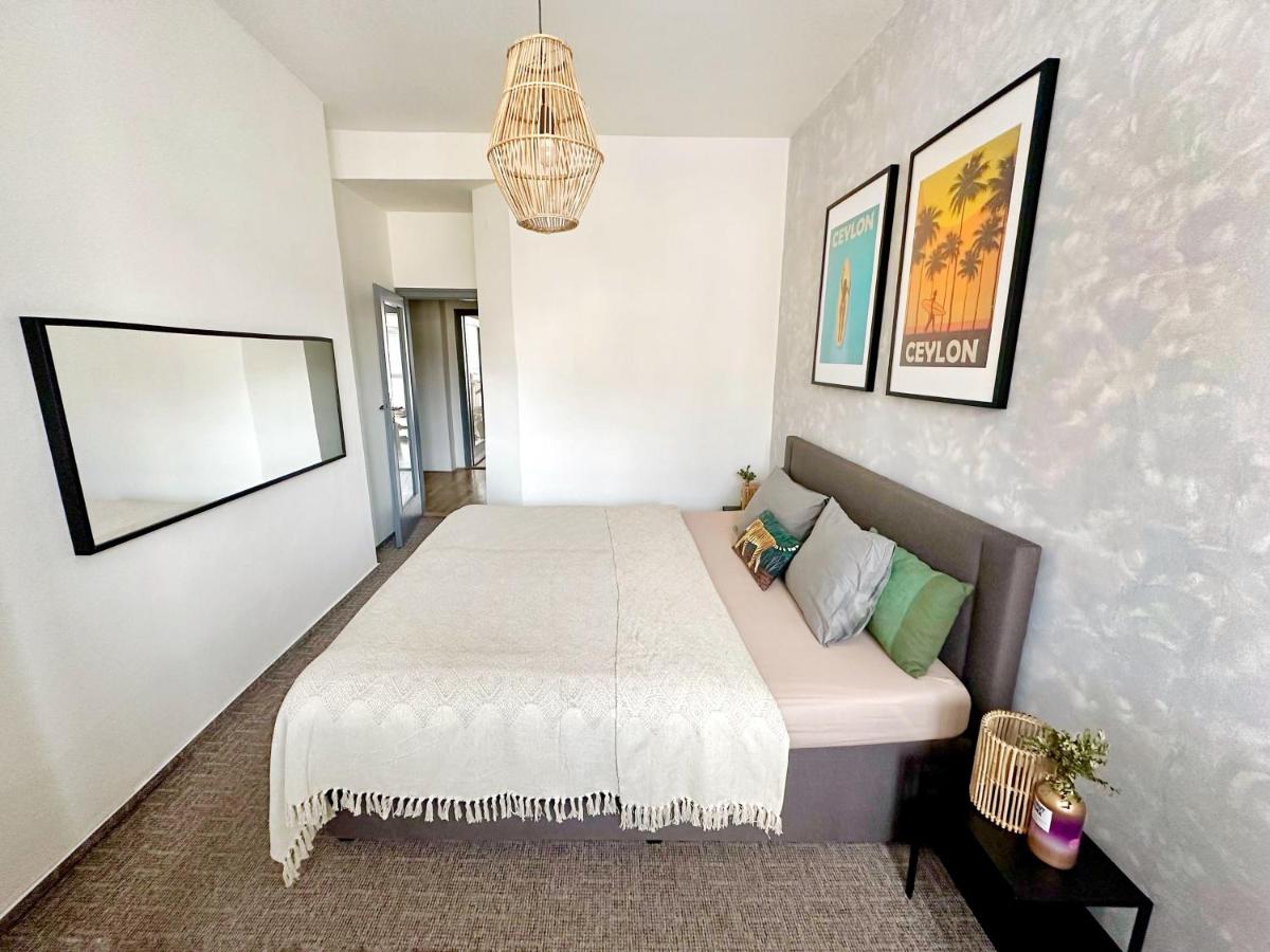Bright and central suite with a balcony — 3