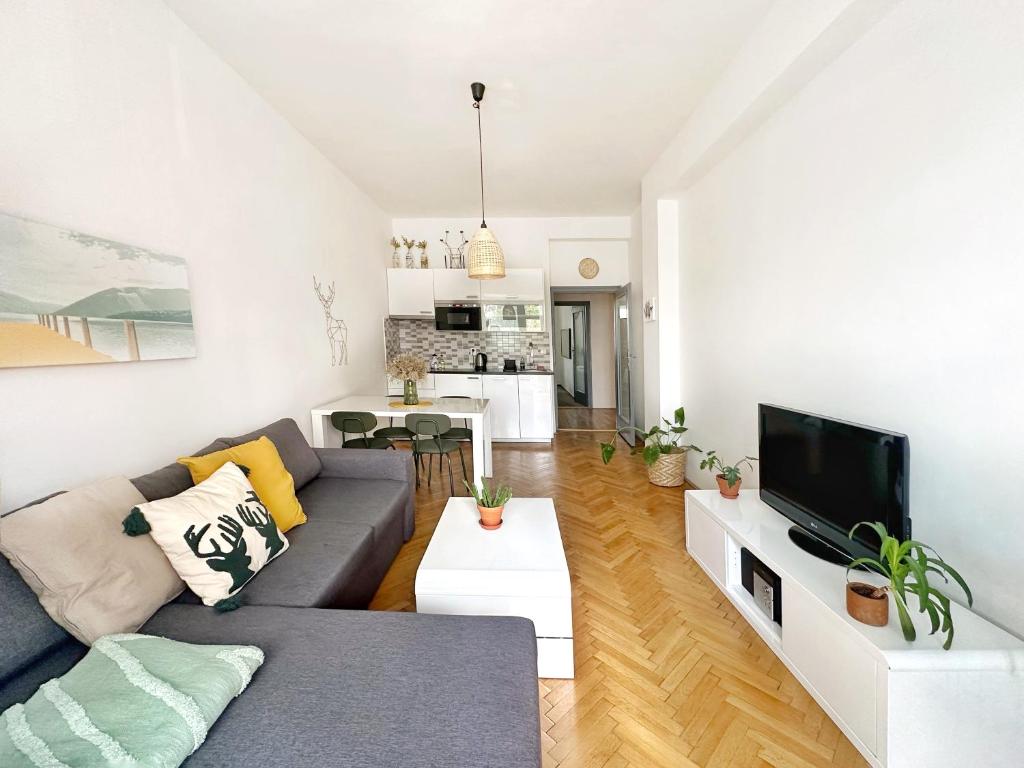 Bright and central suite with a balcony
