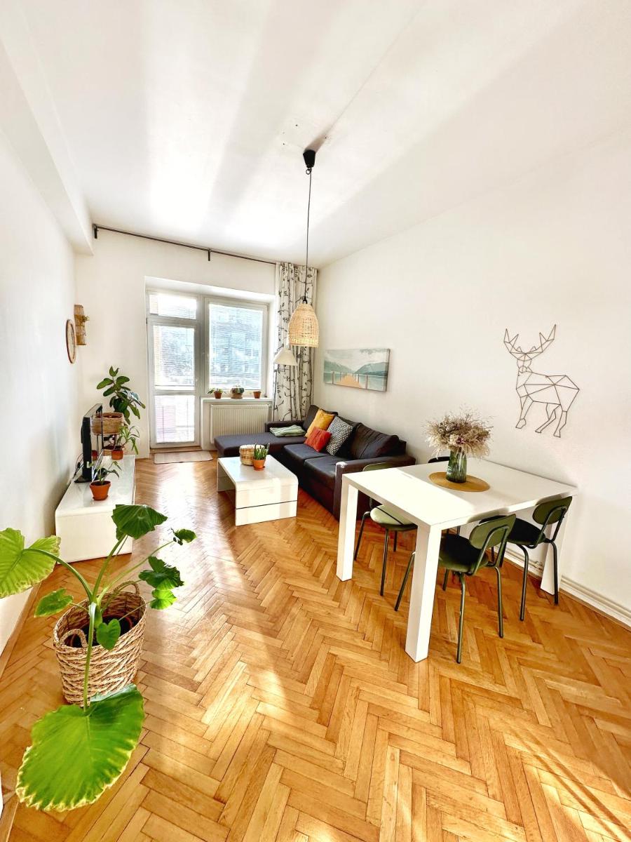 Bright and central suite with a balcony — 4