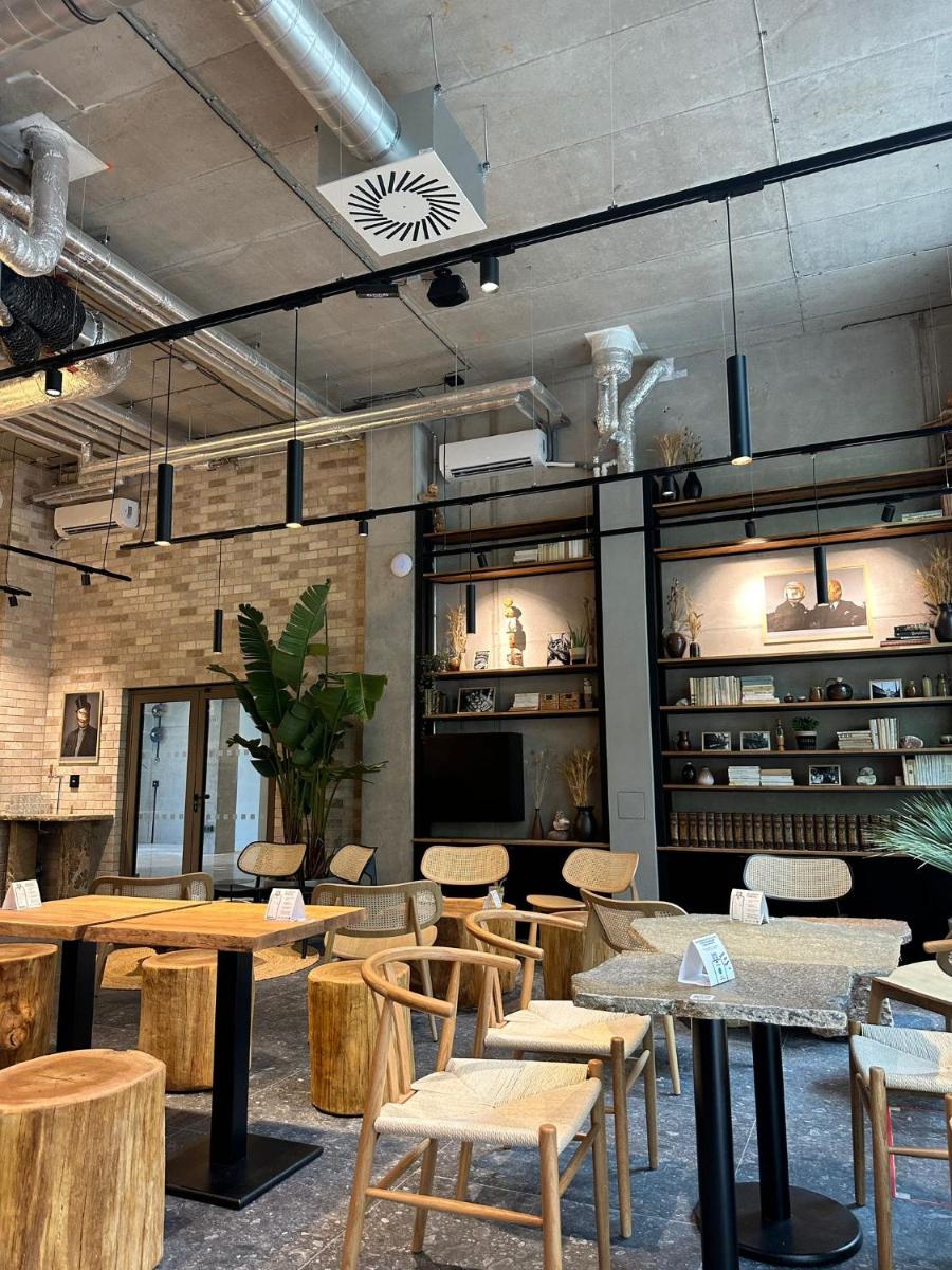 Haas Apartments Art with parking, bakery — 4