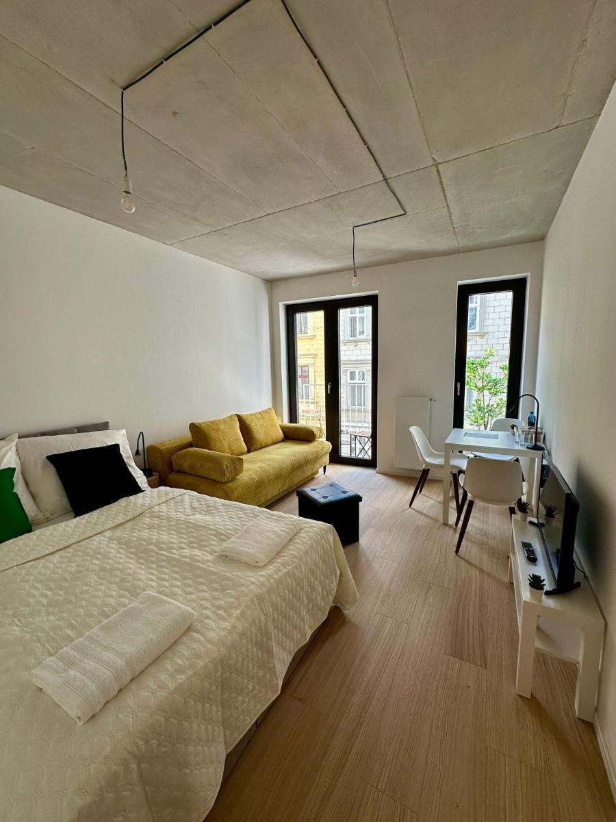 Haas Apartments Art with parking, bakery — 5