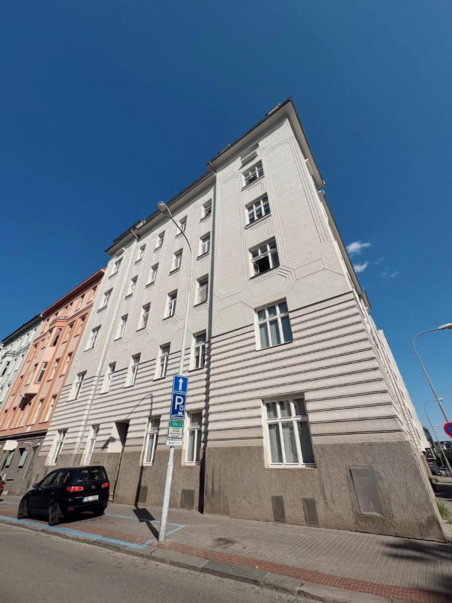 HideOut Apartments — 6