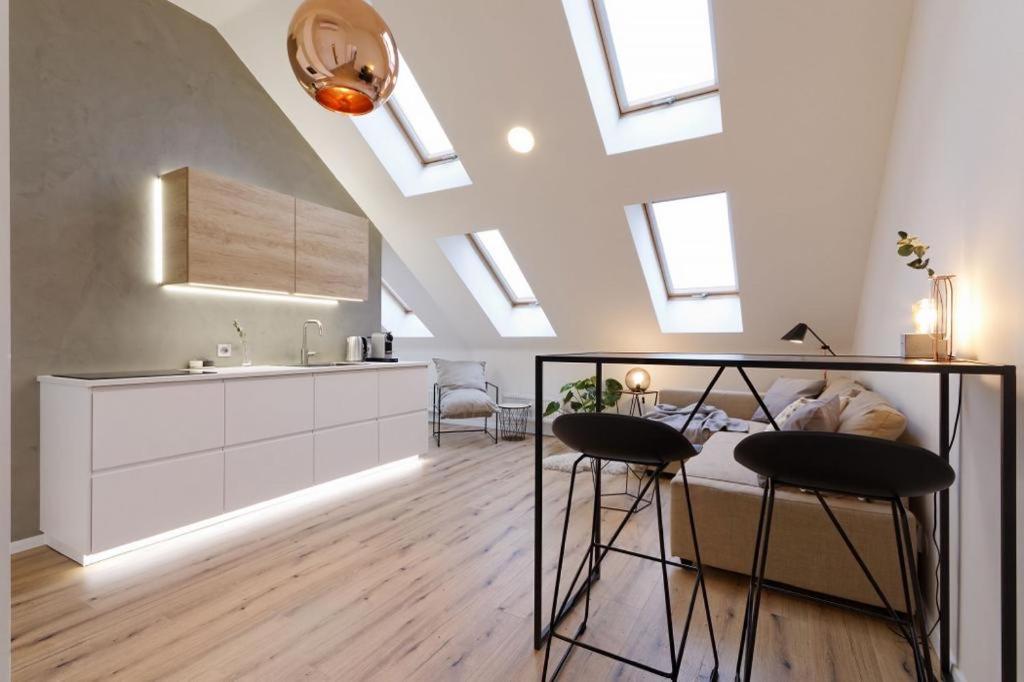 New luxury main square apartment — 3