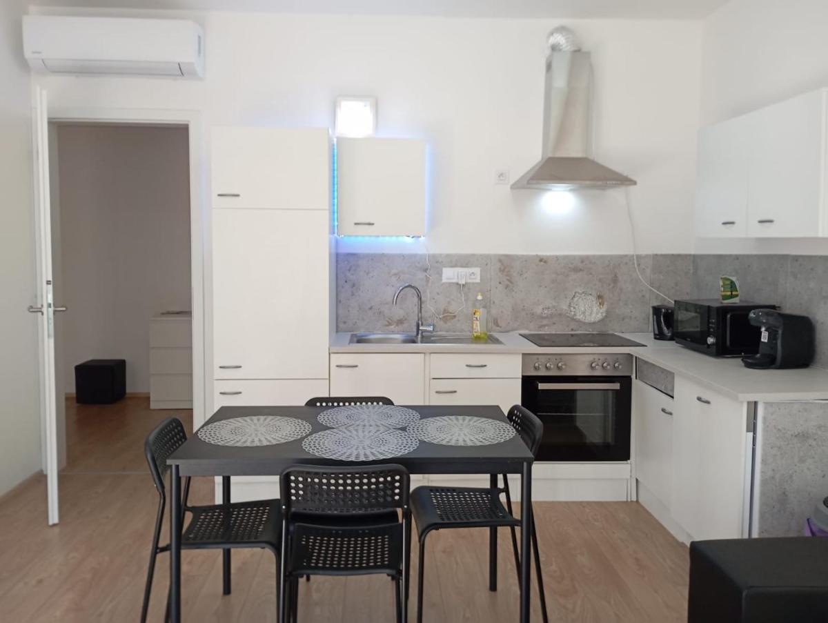 Nový apartmán v centru, soukromé parkování — 3